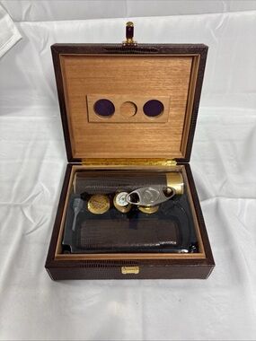 The Alligator (Brown) Leather Cigar Humidor Gift Set New Smoke